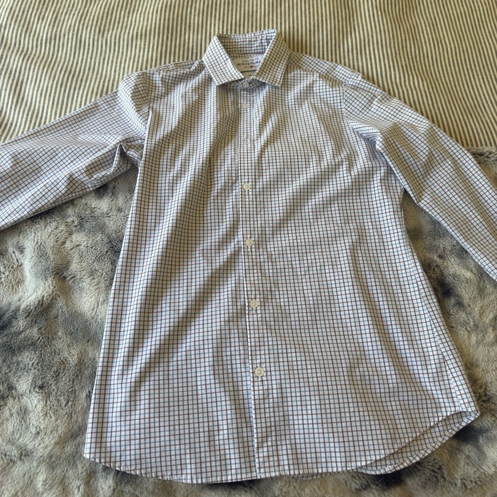 Mizzen+Main White and Blue Dress Shirt Lightweight Checkered